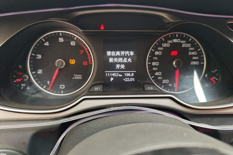 Used Audi A4L 2016 35 TFSI Collector's Edition Automatic Standard Model Odometer Close Up
