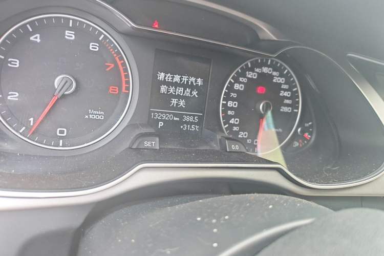 Used Audi A4L 2016 35 TFSI Collection Edition S line Comfort Model Odometer Close Up