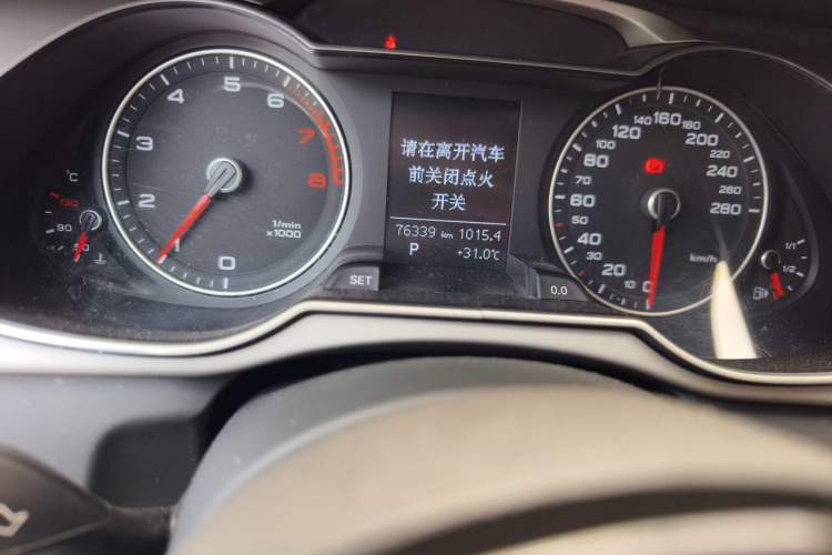 Used Audi A4L 2016 35 TFSI Automatic Comfort Model Odometer Close Up