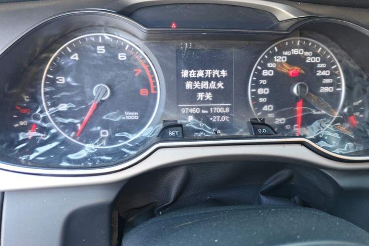 Used Audi A4L 2016 35 TFSI Collector's Edition Automatic Standard Model Odometer Close Up