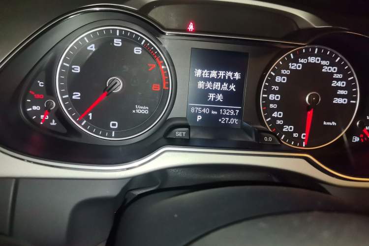 Used Audi A4L 2016 35 TFSI Collector's Edition Automatic Standard Model Odometer Close Up