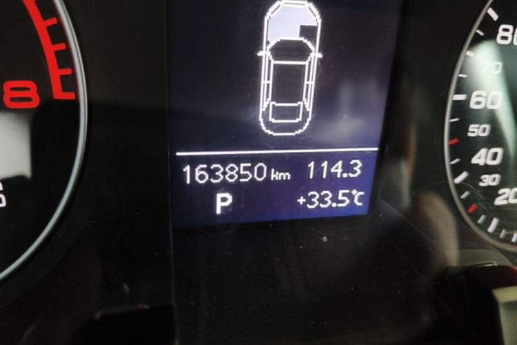 Used Audi A4L 2016 35 TFSI Automatic Standard Model Odometer Close Up