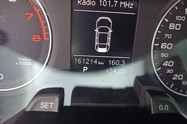 Used Audi A4L 2016 35 TFSI Collector's Edition Automatic Standard Model Odometer Close Up