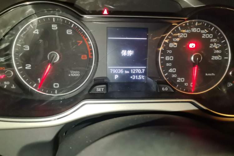 Used Audi A4L 2016 35 TFSI Collector's Edition Automatic Standard Model Odometer Close Up