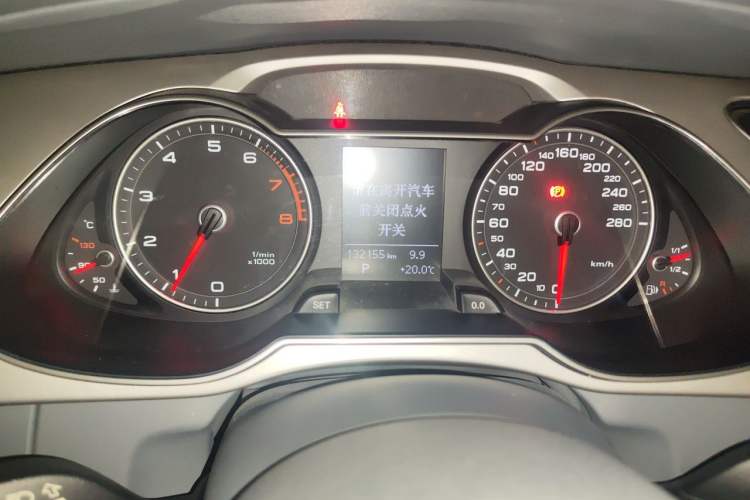 Used Audi A4L 2016 35 TFSI Automatic Comfort Model Odometer Close Up