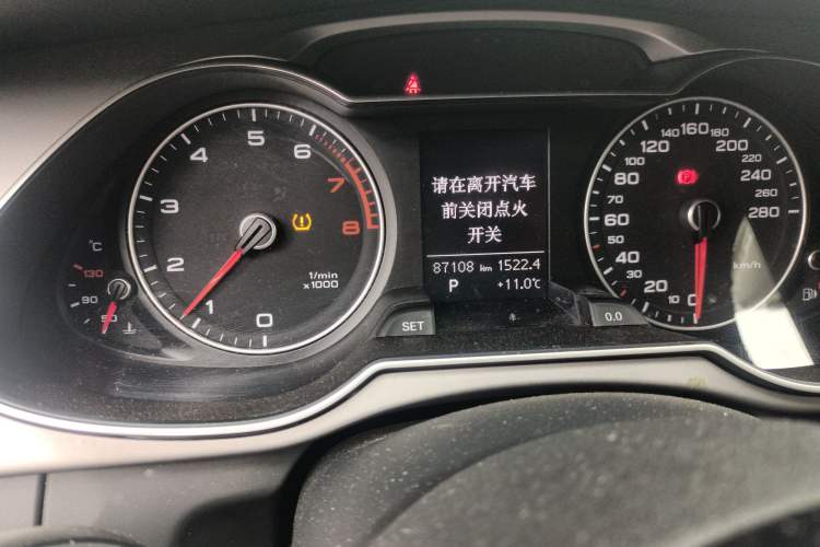 Used Audi A4L 2016 35 TFSI Collection Edition S line Comfort Model Odometer Close Up