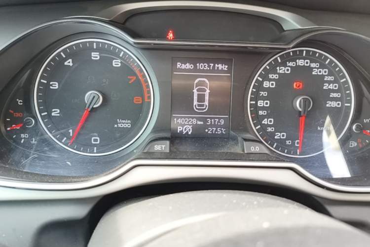 Used Audi A4L 2016 35 TFSI Collection Edition S line Comfort Model Odometer Close Up