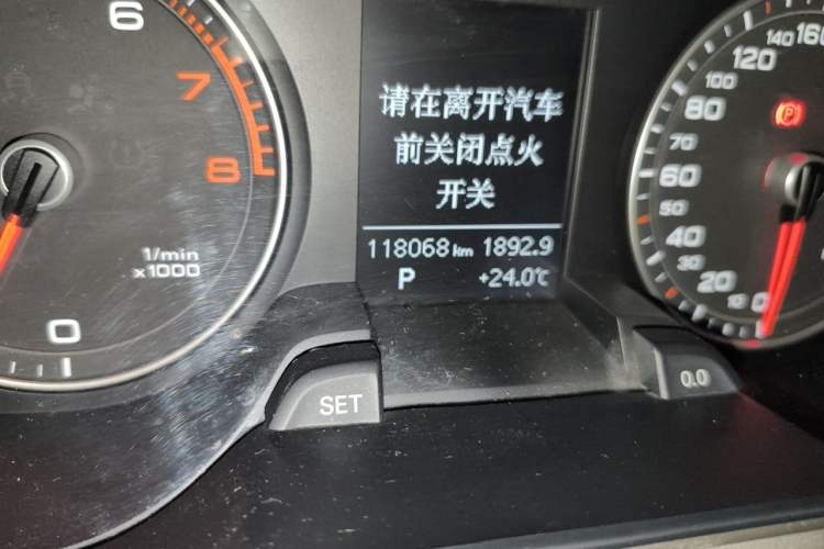 Used Audi A4L 2016 35 TFSI Collector's Edition Automatic Standard Model Odometer Close Up
