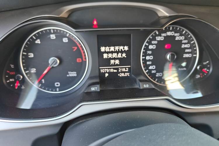 Used Audi A4L 2016 35 TFSI Collection Edition S line Comfort Model Odometer Close Up