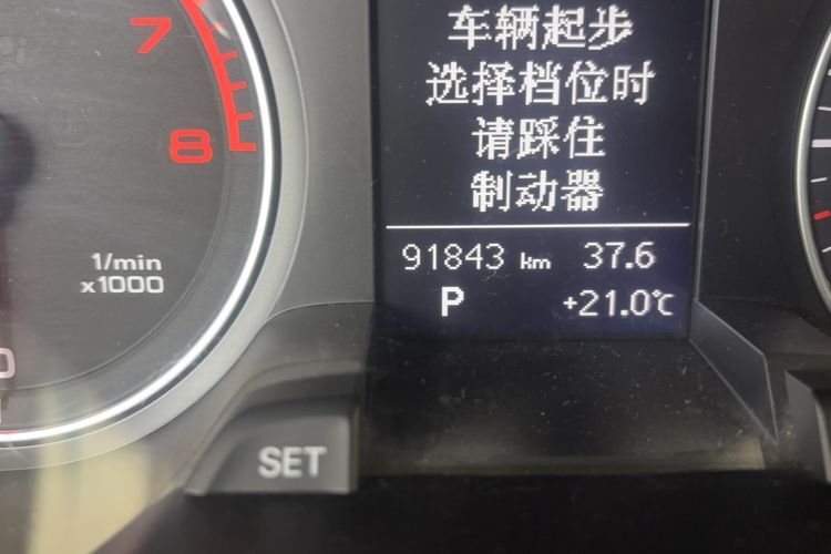Used Audi A4L 2016 35 TFSI Automatic Comfort Model Odometer Close Up
