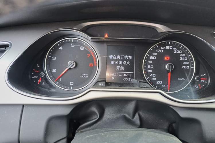 Used Audi A4L 2016 35 TFSI Collector's Edition Automatic Standard Model Odometer Close Up
