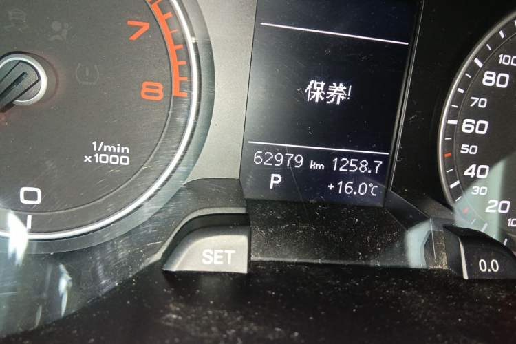 Used Audi A4L 2016 35 TFSI Collector's Edition Automatic Standard Model Odometer Close Up