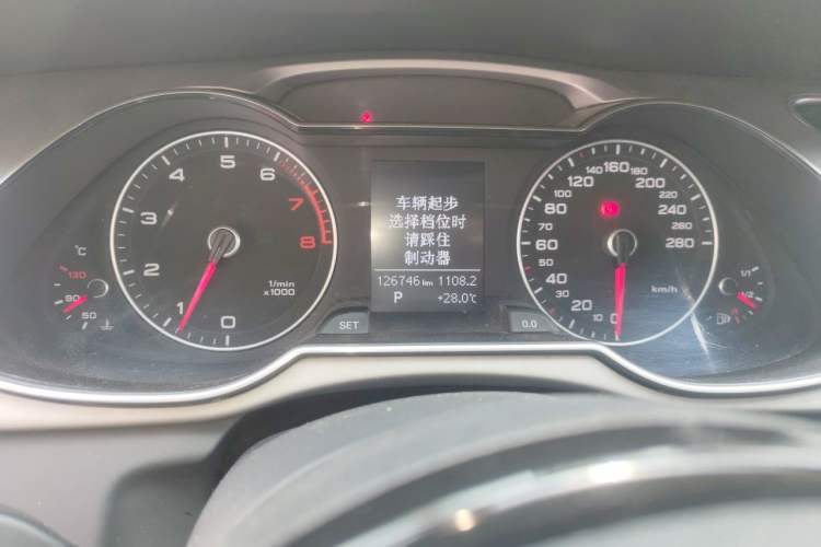 Used Audi A4L 2016 35 TFSI Collector's Edition Automatic Standard Model Odometer Close Up
