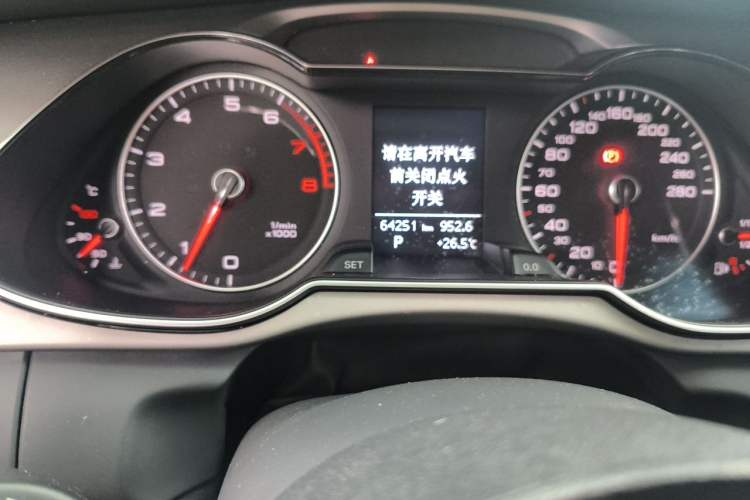 Used Audi A4L 2016 35 TFSI Collector's Edition Automatic Standard Model Odometer Close Up