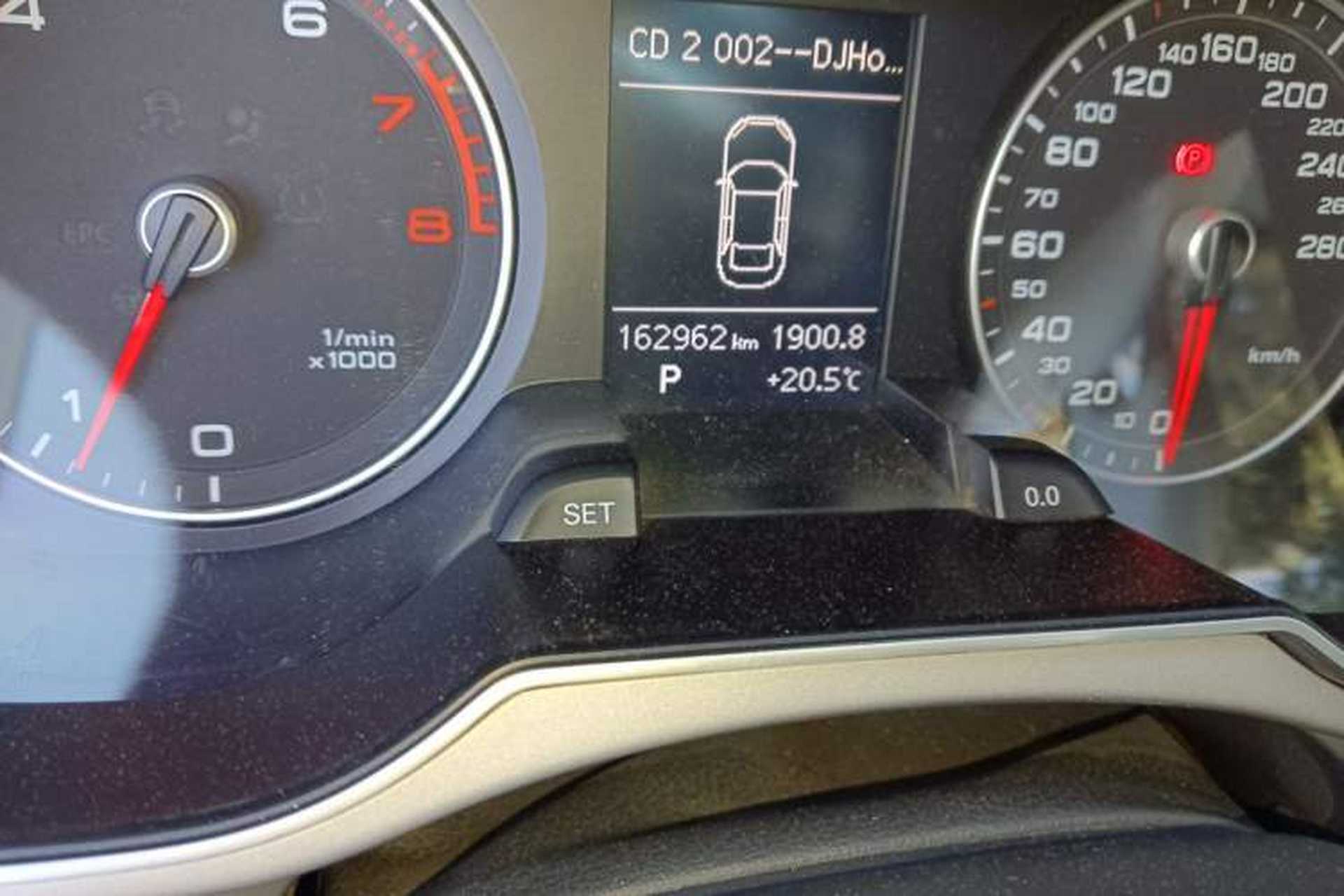Used Audi A4L 2016 35 TFSI Collection Edition S line Comfort Model Odometer Close Up