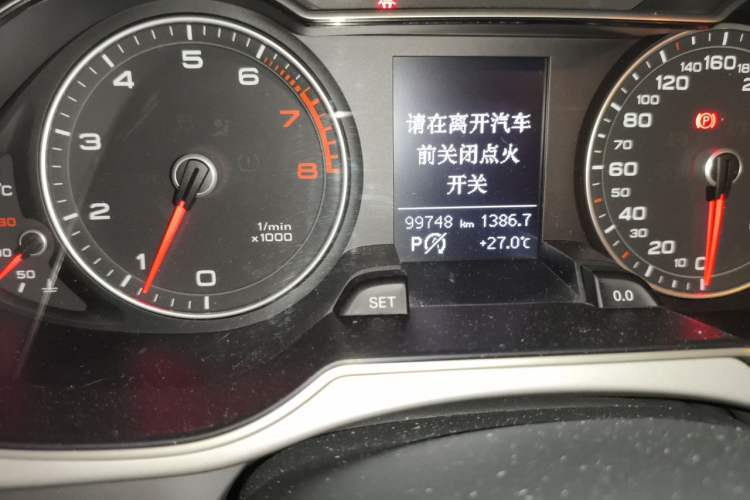 Used Audi A4L 2016 35 TFSI Automatic Comfort Model Odometer Close Up