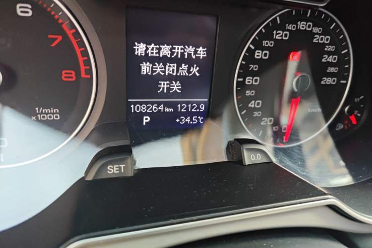 Used Audi A4L 2016 35 TFSI Automatic Standard Model Odometer Close Up