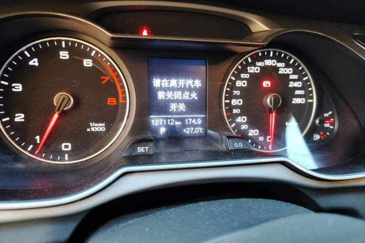 Used Audi A4L 2016 35 TFSI Automatic Standard Model Odometer Close Up