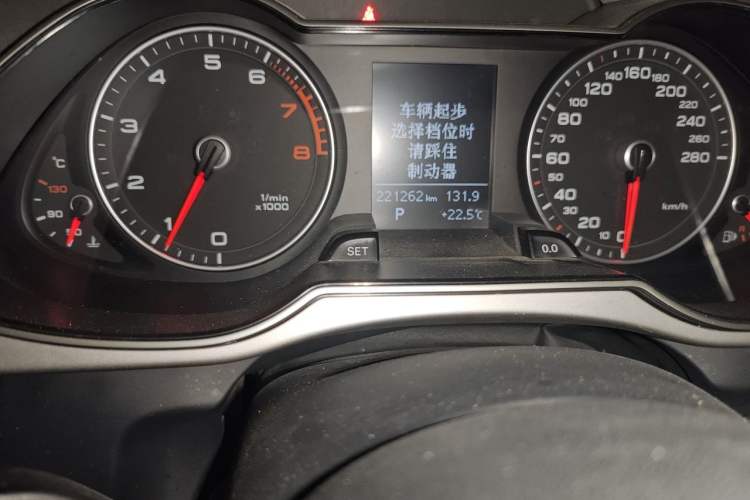 Used Audi A4L 2016 35 TFSI Automatic Standard Model Odometer Close Up