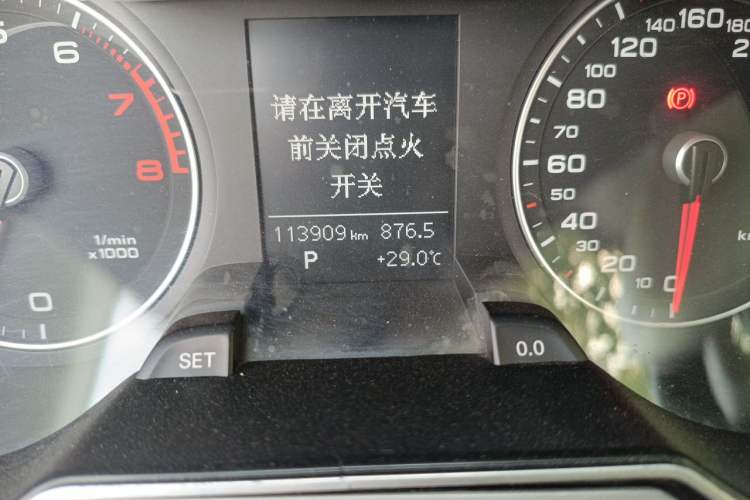 Used Audi A4L 2016 30 TFSI Automatic Comfort Model Odometer Close Up