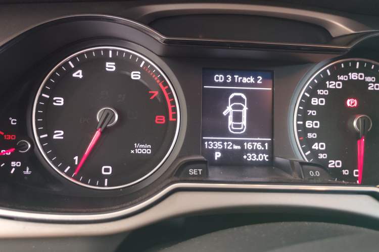 Used Audi A4L 2016 35 TFSI Collector's Edition Automatic Standard Model Odometer Close Up