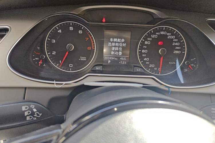 Used Audi A4L 2016 35 TFSI Collector's Edition Automatic Standard Model Odometer Close Up