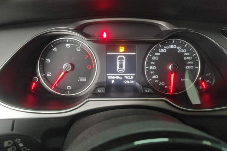 Used Audi A4L 2016 35 TFSI Collector's Edition Automatic Standard Model Odometer Close Up