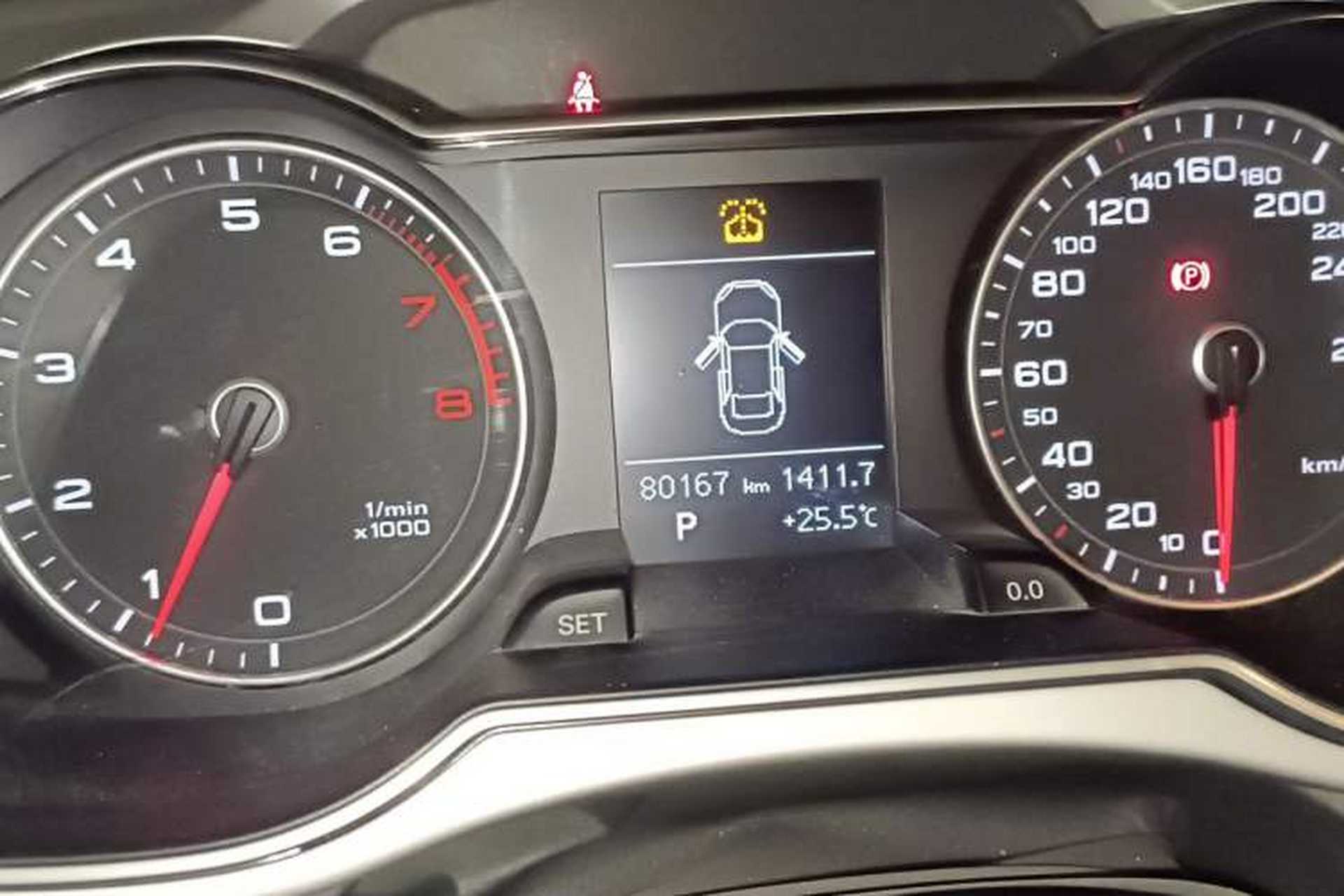 Used Audi A4L 2016 35 TFSI Collector's Edition Automatic Standard Model Odometer Close Up