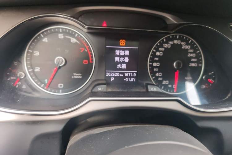 Used Audi A4L 2016 35 TFSI Collector's Edition Automatic Standard Model Odometer Close Up