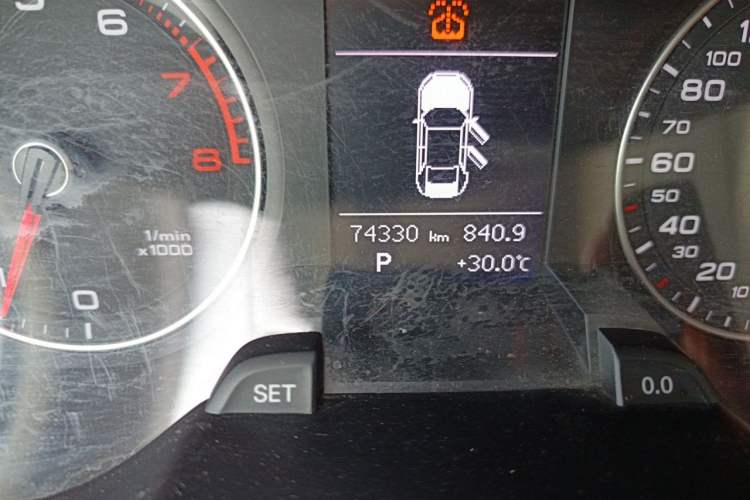 Used Audi A4L 2016 35 TFSI Collection Edition S line Comfort Model Odometer Close Up