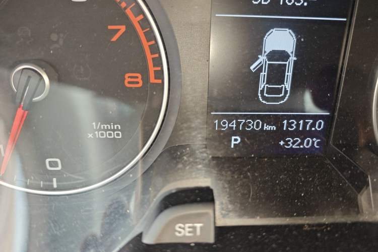 Used Audi A4L 2016 35 TFSI Collector's Edition Automatic Standard Model Odometer Close Up