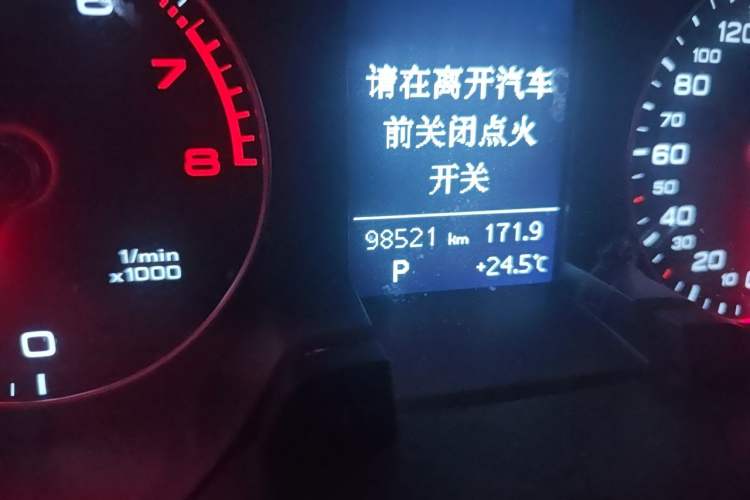 Used Audi A4L 2016 35 TFSI Automatic Comfort Model Odometer Close Up