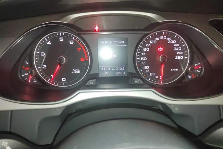 Used Audi A4L 2016 35 TFSI Automatic Comfort Model Odometer Close Up