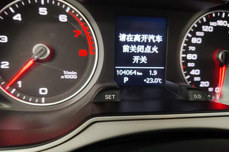 Used Audi A4L 2016 35 TFSI Collector's Edition Automatic Standard Model Odometer Close Up