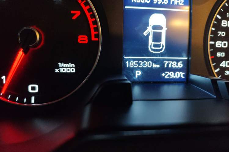 Used Audi A4L 2016 35 TFSI Collector's Edition Automatic Standard Model Odometer Close Up