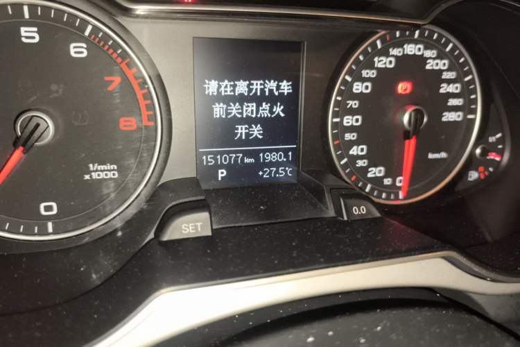 Used Audi A4L 2016 35 TFSI Collector's Edition Automatic Standard Model Odometer Close Up