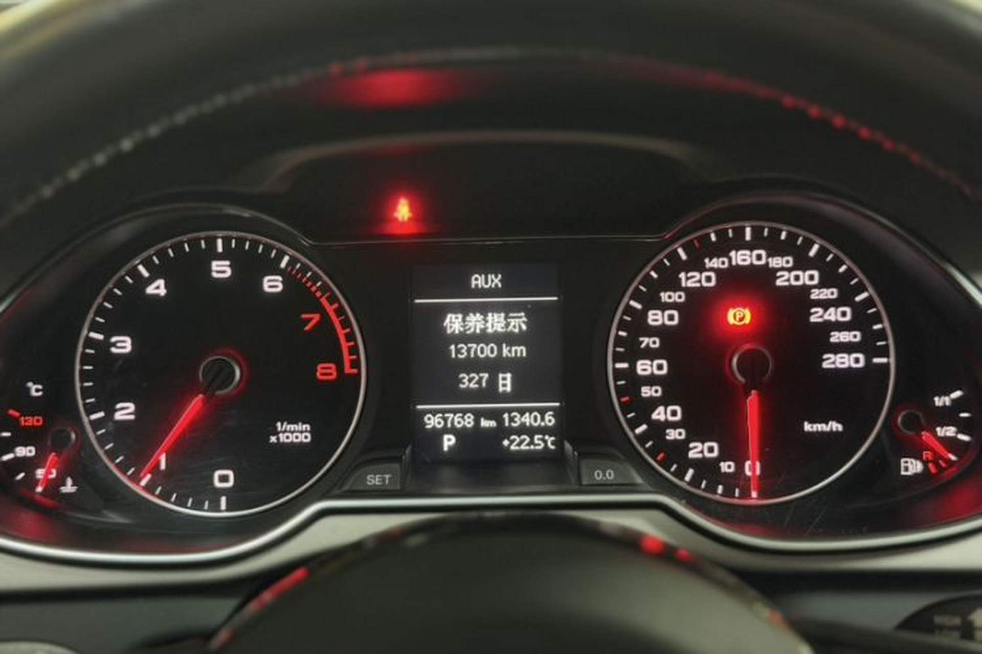 Used Audi A4L 2016 45 TFSI Collection Edition quattro Personalized Sports Model Odometer Close Up