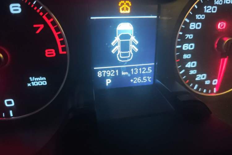 Used Audi A4L 2016 35 TFSI Collector's Edition Automatic Standard Model Odometer Close Up