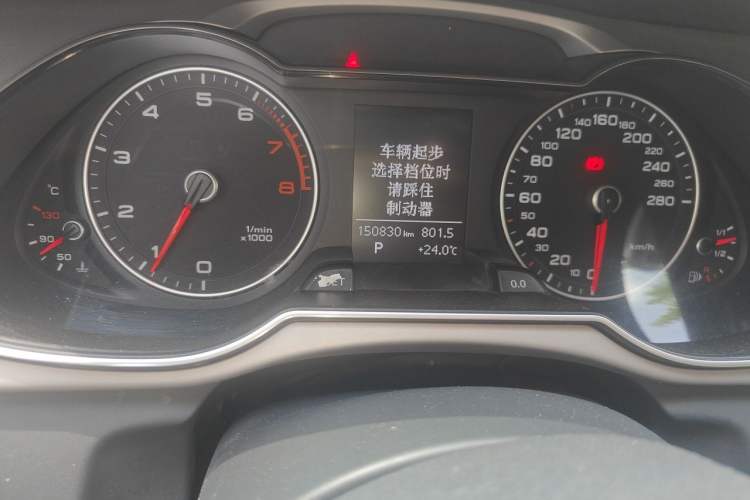 Used Audi A4L 2016 35 TFSI Automatic Comfort Model Odometer Close Up