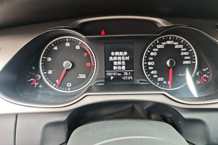 Used Audi A4L 2016 35 TFSI Collector's Edition Automatic Standard Model Odometer Close Up