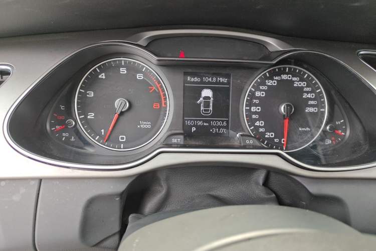 Used Audi A4L 2016 30 TFSI Collector's Edition Automatic Comfort Model Odometer Close Up