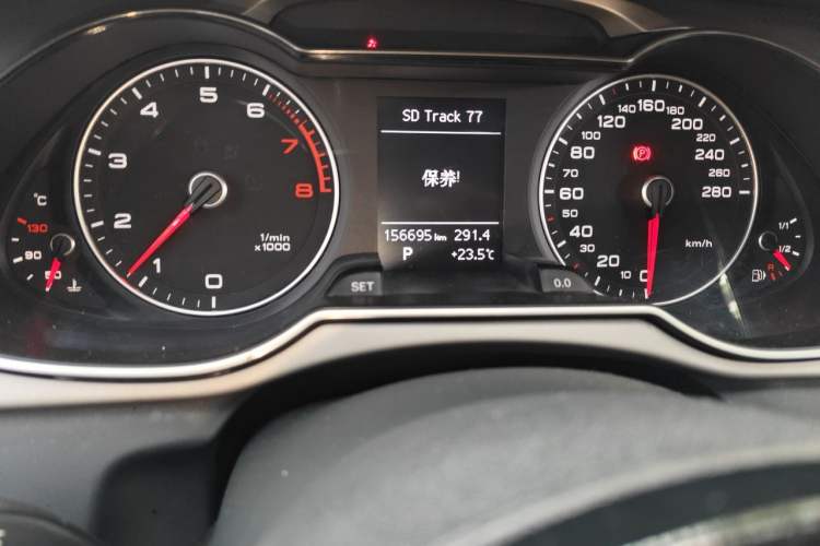 Used Audi A4L 2016 35 TFSI Collector's Edition Automatic Standard Model Odometer Close Up