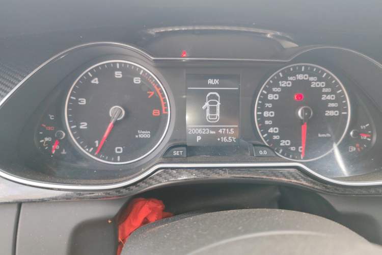 Used Audi A4L 2016 35 TFSI Collector's Edition Automatic Standard Model Odometer Close Up