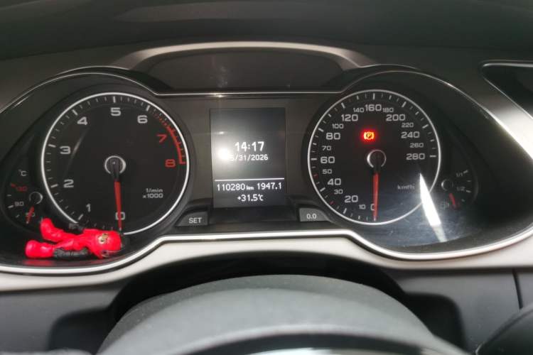 Used Audi A4L 2016 35 TFSI Collector's Edition Automatic Standard Model Odometer Close Up