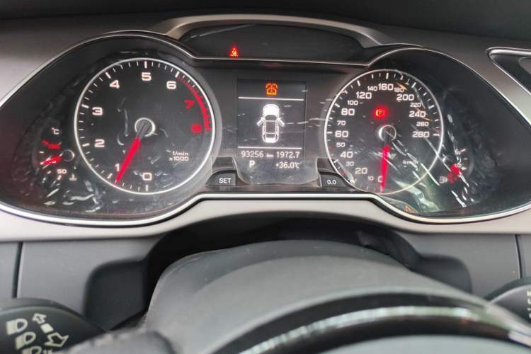Used Audi A4L 2016 35 TFSI Collector's Edition Automatic Standard Model Odometer Close Up