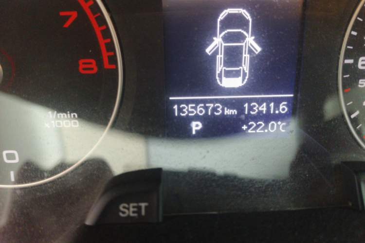 Used Audi A4L 2016 35 TFSI Automatic Standard Model Odometer Close Up