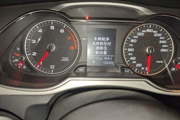 Used Audi A4L 2016 35 TFSI Collection Edition S line Comfort Model Odometer Close Up