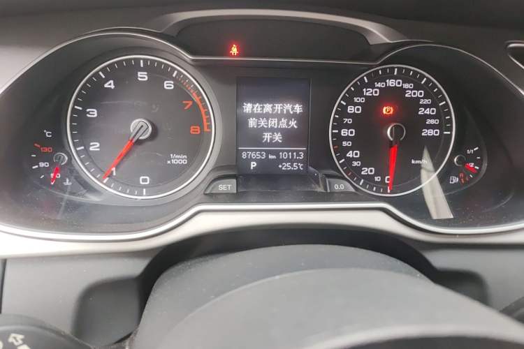 Used Audi A4L 2016 35 TFSI Automatic Standard Model Odometer Close Up