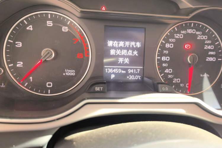 Used Audi A4L 2016 35 TFSI Automatic Standard Model Odometer Close Up