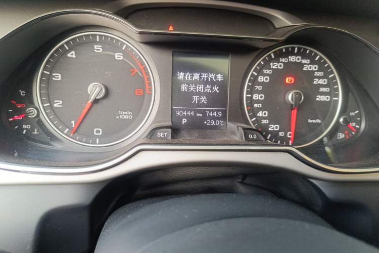 Used Audi A4L 2016 35 TFSI Collector's Edition Automatic Standard Model Odometer Close Up